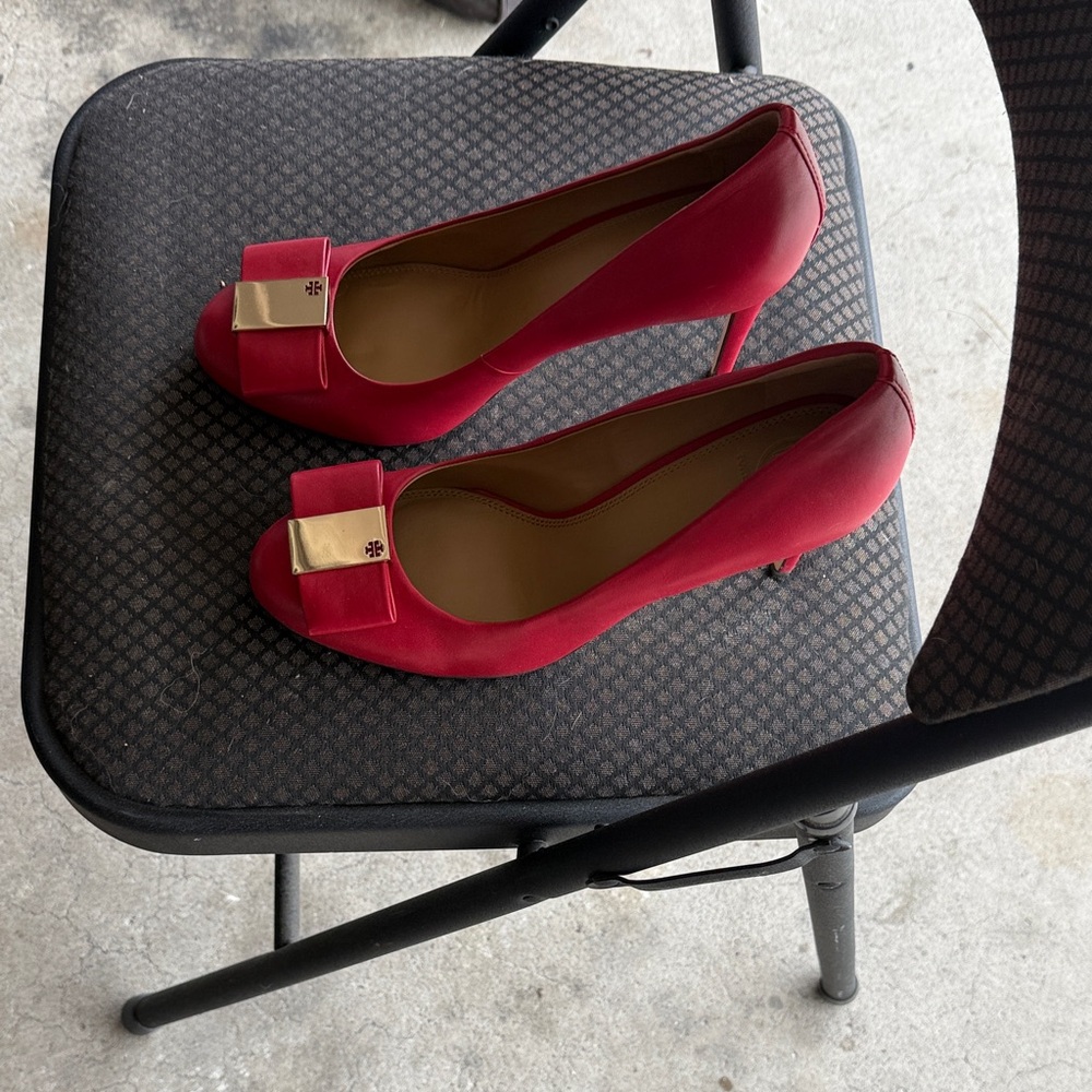 Tory Burch Bold Red Heels - Picture 3 of 4